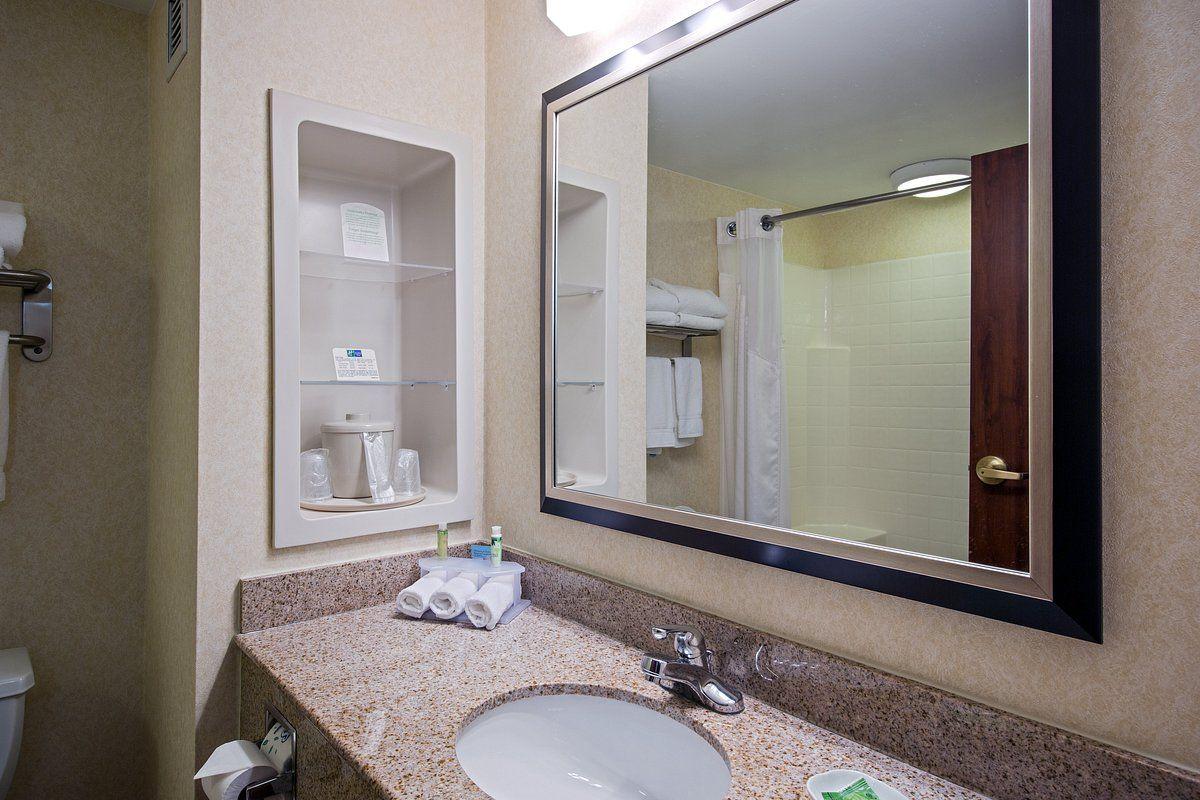 Holiday Inn Express & Suites Salamanca, An Ihg Hotel Exterior photo
